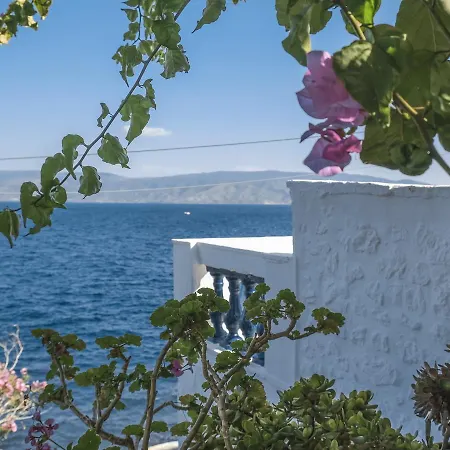 Lotus Sweet Hydra * Hydra (Saronic Islands)
